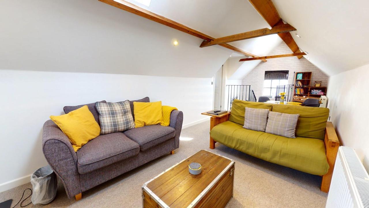 Beautiful Coach House Gloucester Exterior foto