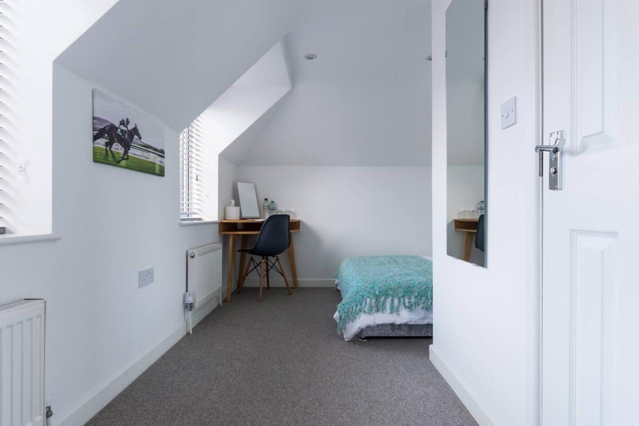 Beautiful Coach House Gloucester Exterior foto